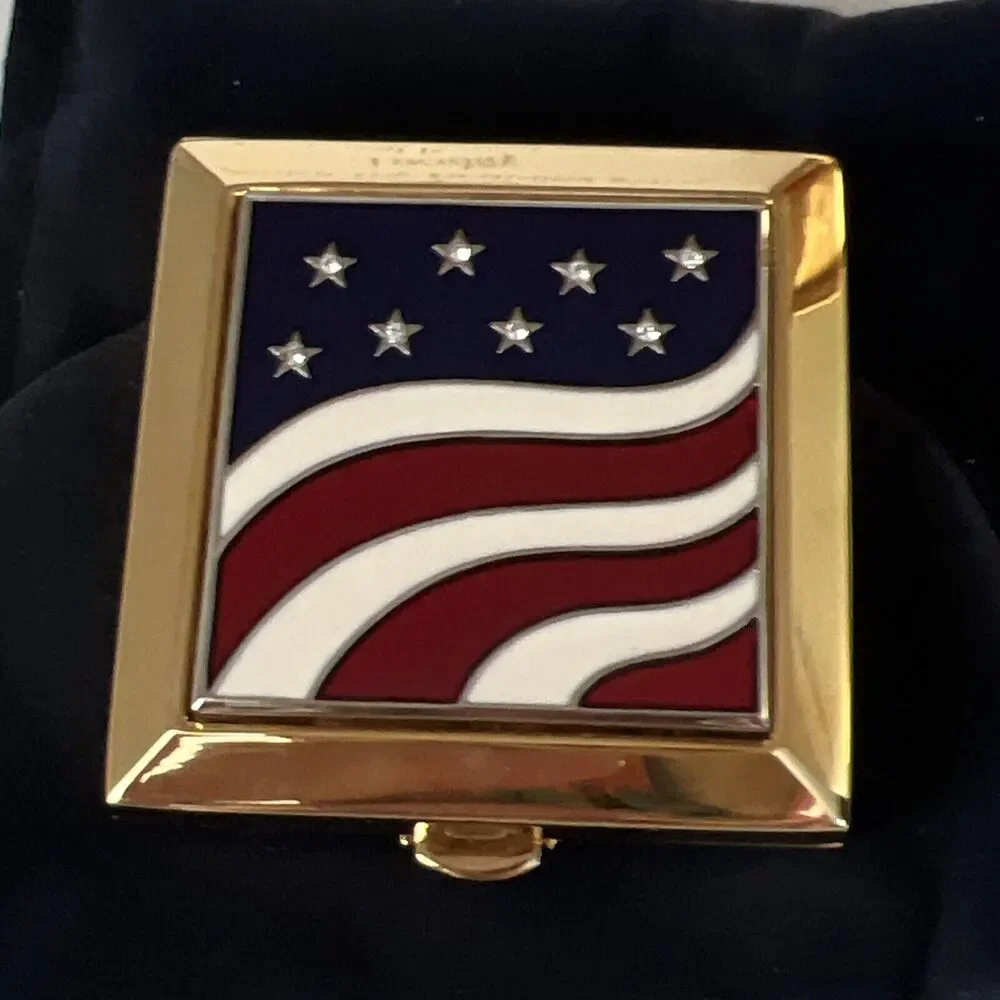Estee Lauder America The Beautiful 2002‎ Powder Compact NIB flag gold